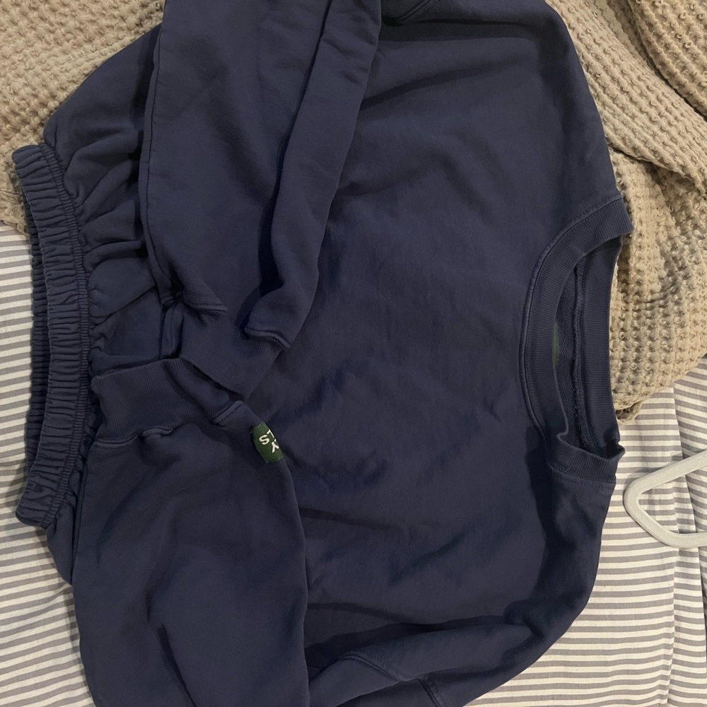 Daily Drills Navy cropped CREWNECK